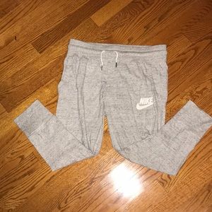 NWOT Nike light weight jogger leggings